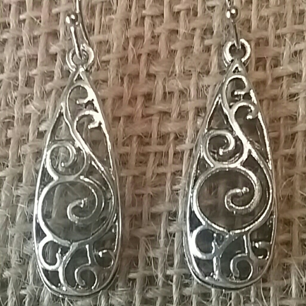 NEW SILVER SWIRL LIGHT WEIGHT OBLONG DROP